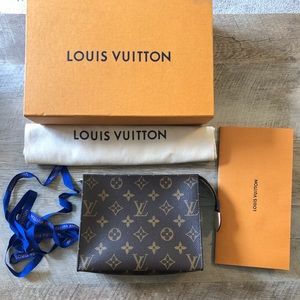Louis Vuitton Toiletry 19 Pouch